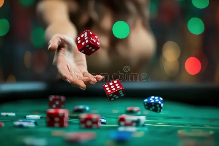 cv999 Card Games mobile app — Myanmar ကစားသမား phone ဖြင့် card game ကစားနေသော မြင်ကွင်း